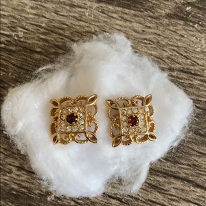 Vintage gold tone earrings